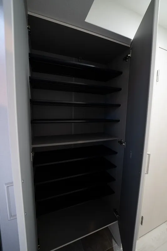 Glück Maison F Toyonaka XV - Interior - ["Black", "Grey", "Shelving"]