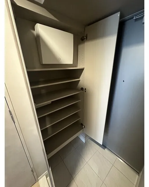 Baus Flats Kuramae - Interior - ["Wood", "Flooring", "Floor"]