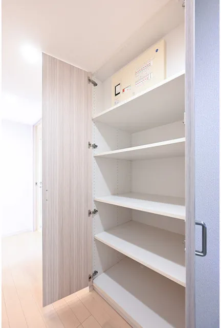 BPR Residence Mita Isaragozaka - Interior - ["Wood", "Flooring", "Floor"]