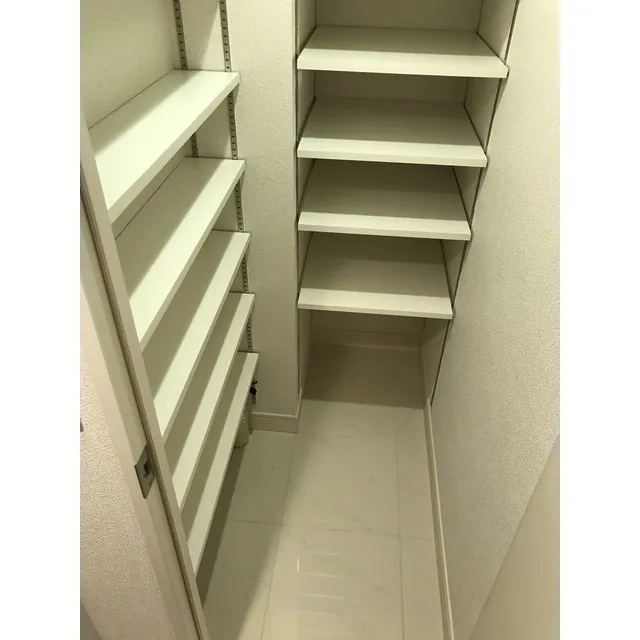 Comforia HIgashi-IKebukuro  - Interior - ["Shelf", "Shelving", "Rectangle"]