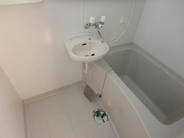Verona Togoshi Ginza - Interior - ["Plumbing fixture", "Flooring", "Floor"]