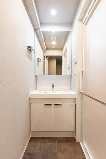 La Perla Takanawa - Interior - ["Sink", "Building", "Bathroom cabinet"]