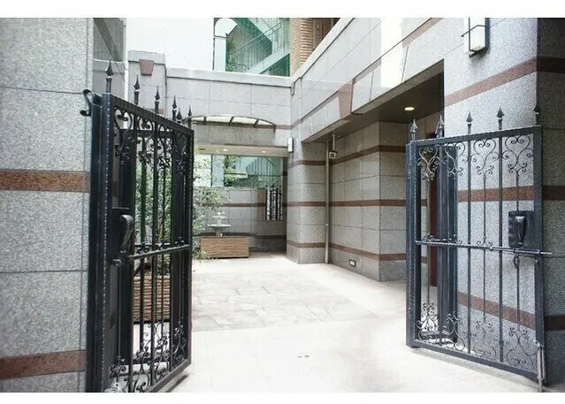 Prospect Glarsa Hiroo - Exterior - ["Iron", "Gate", "Property"]