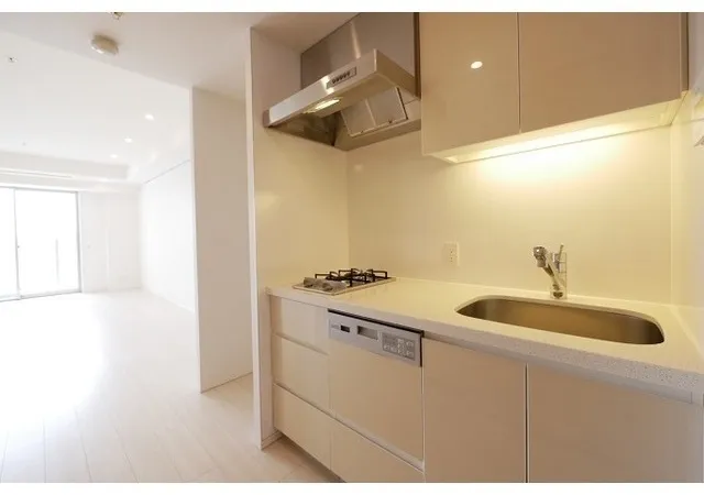 Comforia Shinjuku East Side Tower - Interior - ["Flooring", "Apartment", "Floor"]
