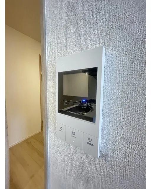 Due Oku - Interior - ["Electronic device", "Display device", "Technology"]