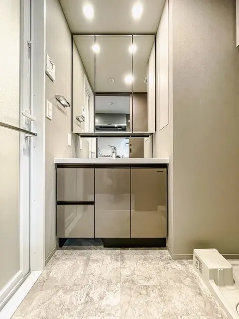 Royal Parks Ariake - Interior - ["Flooring", "Interior design", "Floor"]