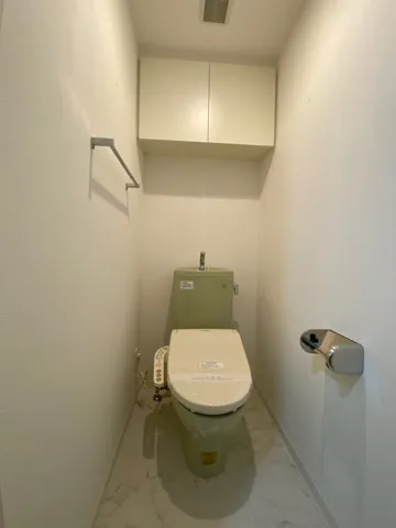 Prime Urban Nihonbashi Kayabacho - Interior - ["Toilet seat", "Toilet", "Plumbing fixture"]