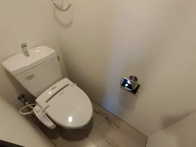 Regaland Meguro - Interior - ["Toilet seat", "Plumbing fixture", "Toilet"]