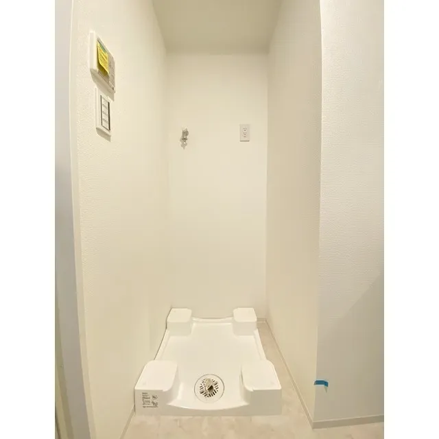 LIBR GRANT Haneda - Interior - ["Building", "Fixture", "Flooring"]