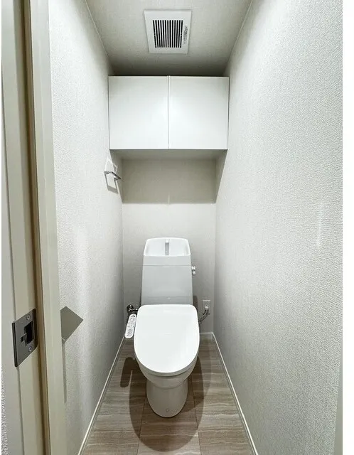 Well Square Hatagaya - Interior - ["Toilet seat", "Toilet", "Flooring"]