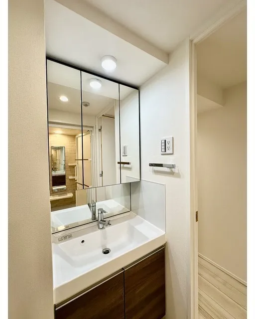 Asyl Court Nerima Nakamurabashi - Interior - ["Bathroom Sink", "Interior design", "Flooring"]