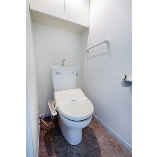 Comforia Nibancho - Interior - ["Toilet seat", "Plumbing fixture", "Toilet"]