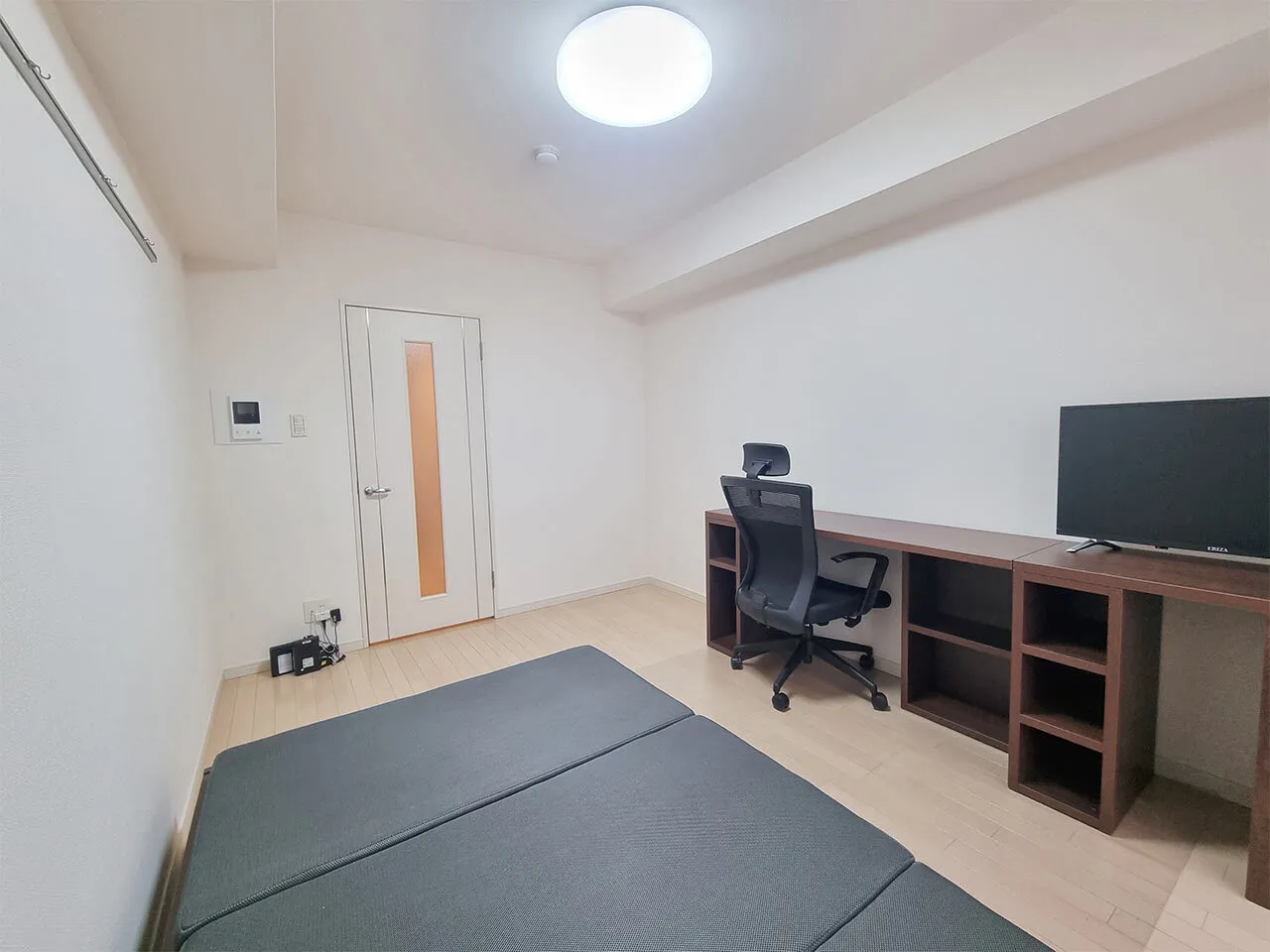 Mynavi STAY Higashioi - Interior - ["Furniture", "Wood", "Flooring"]