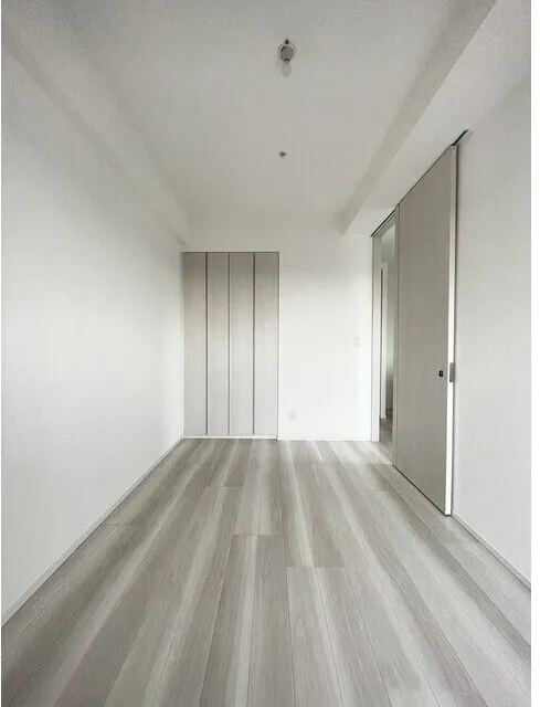 Season Flats Omorinishi - Interior - ["Flooring", "Wood", "White"]