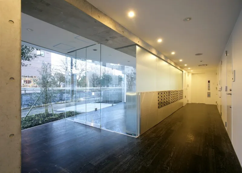 Ipse Gakugei Daigaku - Interior - ["Flooring", "Floor", "Ceiling"]
