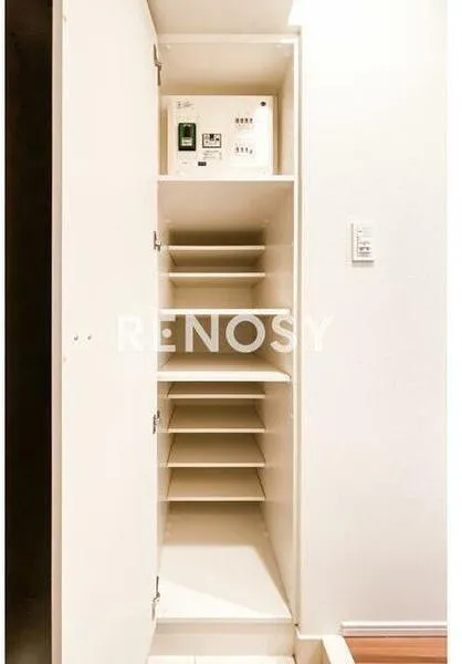 Harmony Residence Haneda West - Interior - ["Wood", "Locker", "Household hardware"]