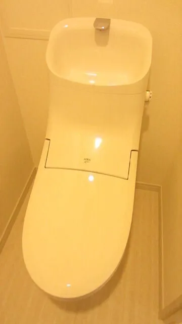 LIBR GRANT Setagaya Tsurumaki - Interior - ["Toilet", "Plumbing fixture", "Room"]