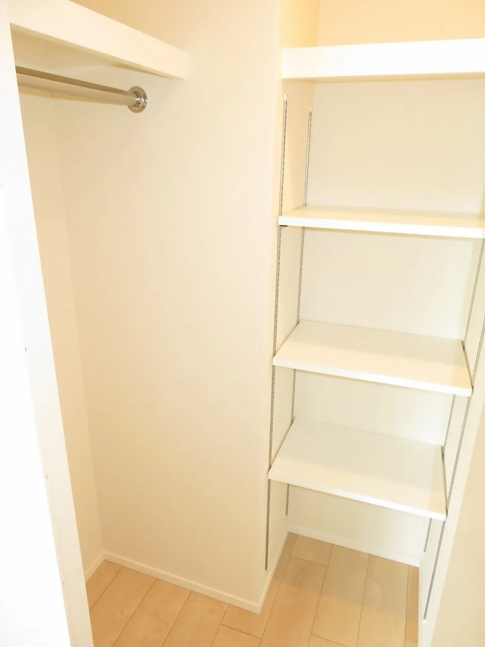 The Park Cross Monzen-Nakacho - Interior - ["Shelf", "Wood", "Floor"]