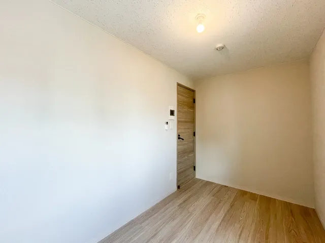 Preasvelta Minowa - Interior - ["Flooring", "Floor", "Wood"]