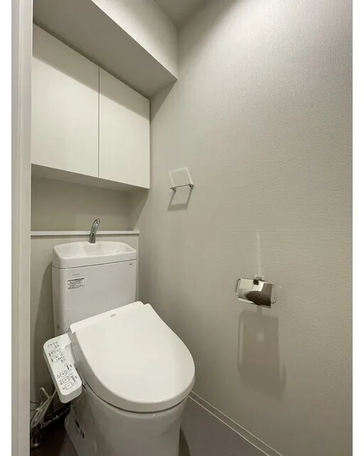 Daffitto Kinshicho - Interior - ["Plumbing fixture", "Flooring", "Floor"]