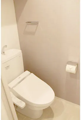 Prele Duc Kuramae - Interior - ["Toilet seat", "Toilet", "Plumbing fixture"]