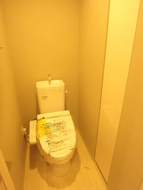 Le Fon Blanche Shinagawa Minamioi - Interior - ["Toilet seat", "Toilet", "Flooring"]
