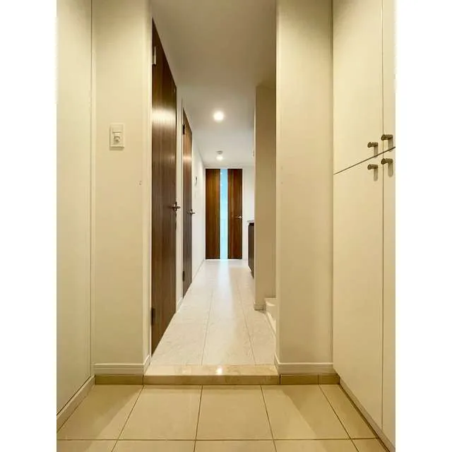 Grand Flat Sakurashinmachi - Interior - ["Building", "Fixture", "Door"]
