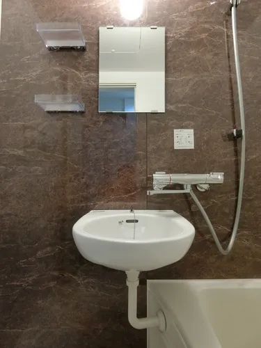 West Waseda Mansion - Interior - ["Mirror", "Tap", "Plumbing fixture"]