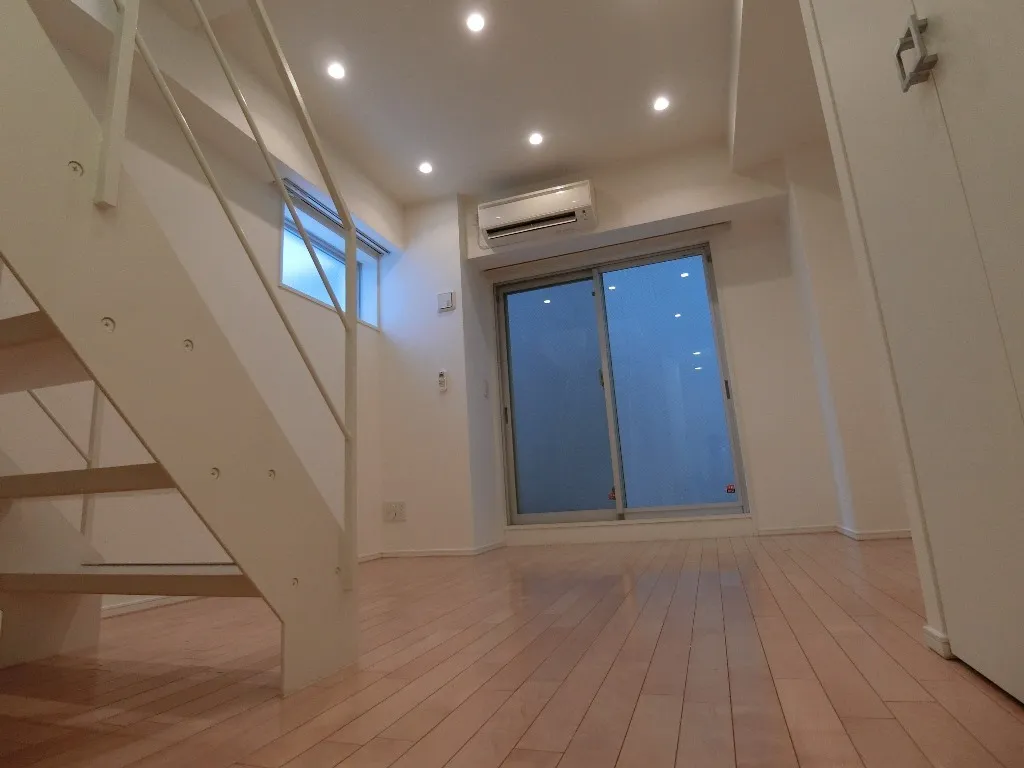 Residence Shirokane Colore - Interior - ["Wood", "Door", "Hall"]