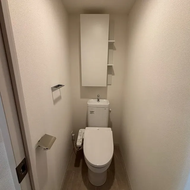Park Axis Shinagawa Tennozu Isle - Interior - ["Toilet seat", "Toilet", "Plumbing fixture"]