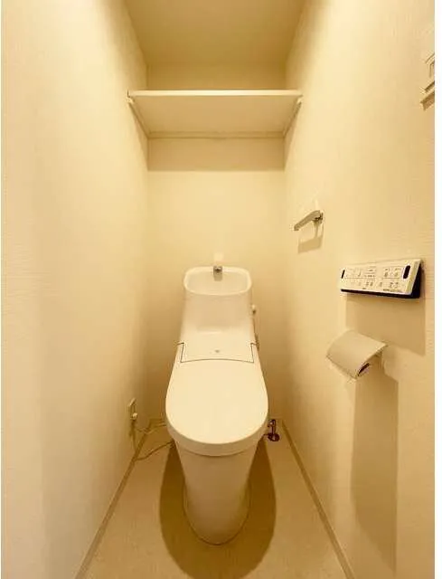 Grand Flat Sakurashinmachi - Interior - ["Flooring", "Floor", "Toilet"]