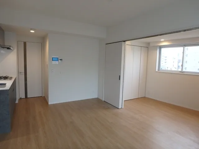 Gran Casa Monzen Nakamachi - Interior - ["Building", "Window", "Wood"]