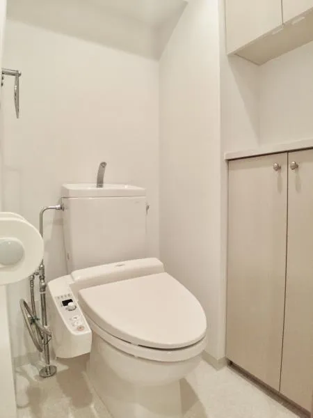 Rix α - Interior - ["Plumbing fixture", "Flooring", "Floor"]