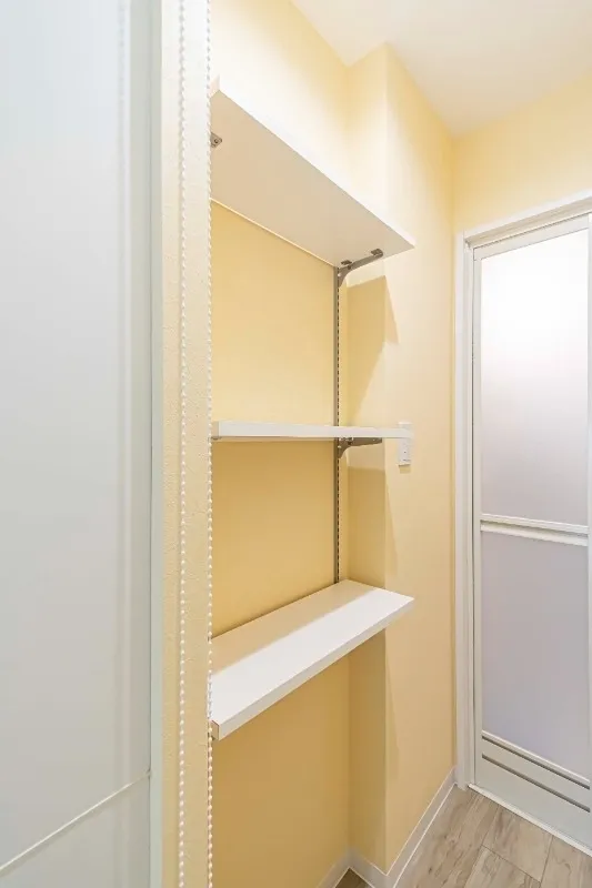 Tokyo Toritsu Daigaku Pare Hills - Interior - ["Wall", "Shelving", "Flooring"]
