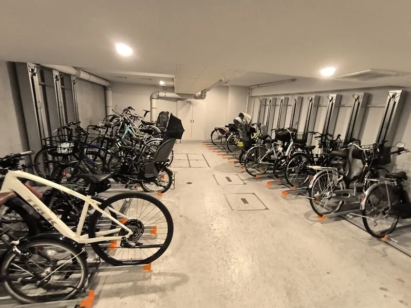 Livio Raison Chiyoda Iwamotocho Lugente - Other - ["Bicycle", "Wheel", "Tire"]
