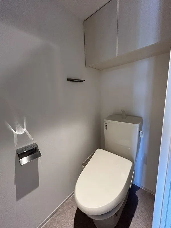 Gran Casa Sumiyoshi II - Interior - ["Toilet seat", "Toilet", "Plumbing fixture"]