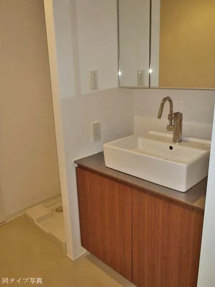 Comforia Shibaura Bauhaus - Interior - ["Brown", "Tap", "Plumbing fixture"]