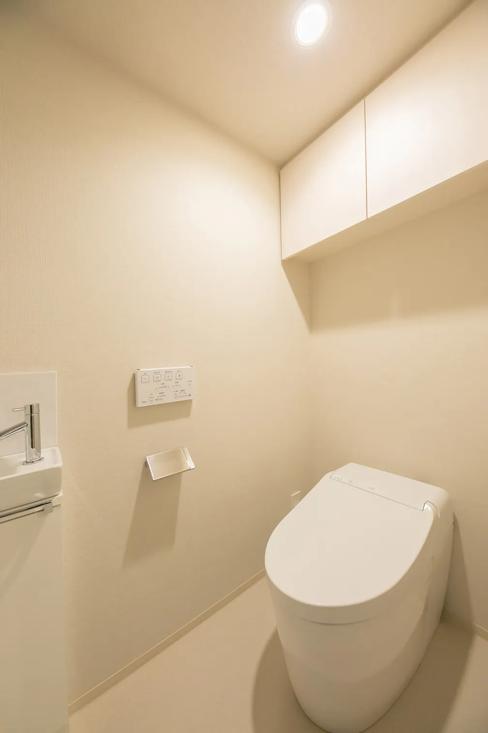 Doue Waseda - Interior - ["Toilet seat", "Bathroom", "Toilet"]