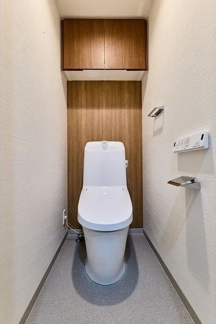 Comfortia Liv Bunkyo Sendagi - Interior - ["Toilet seat", "Toilet", "Flooring"]