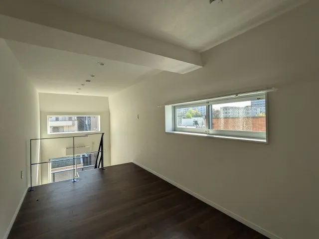 Arika Omori 1 - Interior - ["Flooring", "Interior design", "Ceiling"]