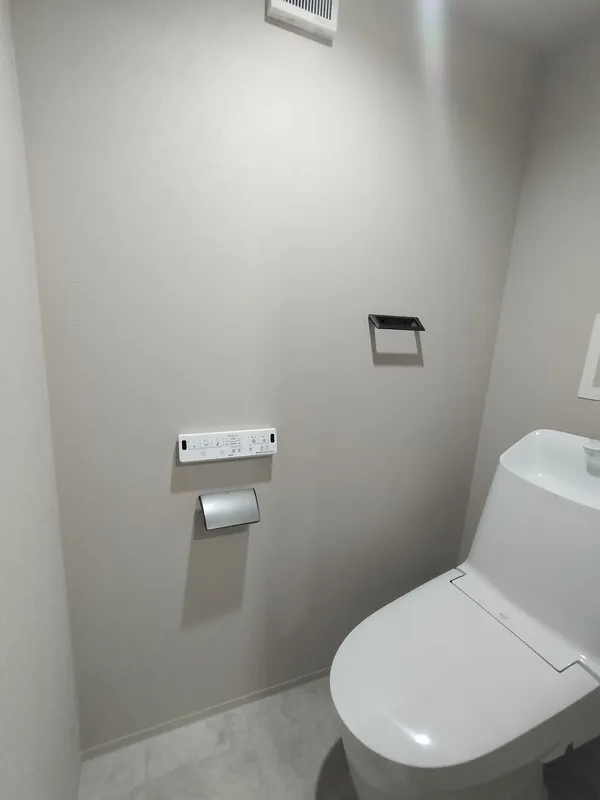 ALATO Kikugawa - Interior - ["Toilet seat", "Toilet", "Plumbing fixture"]