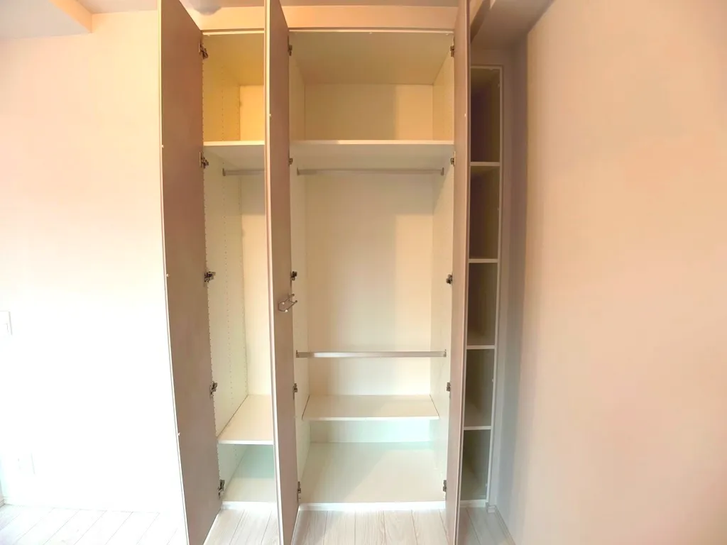 Lefon Progres Shimura Sakaue - Interior - ["Wood", "Flooring", "Floor"]