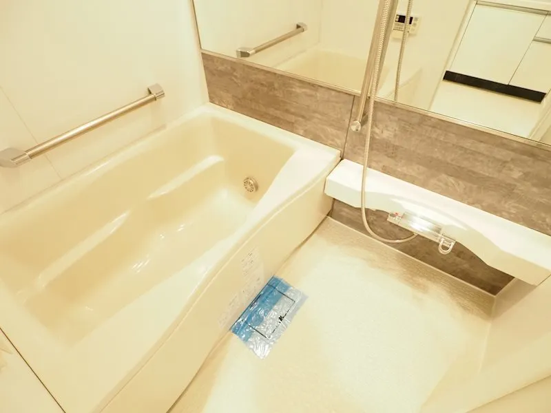 Residia Bunkyo Honkomagome - Interior - ["Plumbing fixture", "Bathtub", "Tap"]
