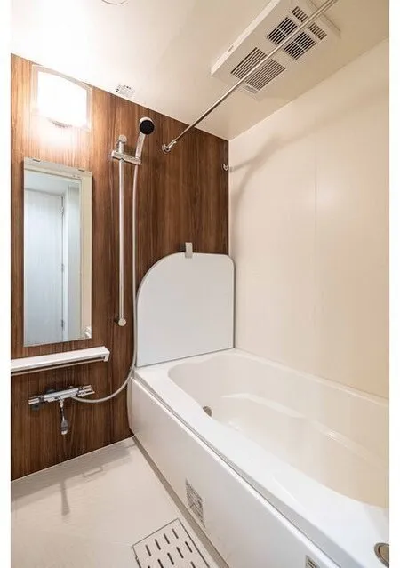LUMIEC HONCHO EAST - Interior - ["Bathroom", "Plumbing fixture", "Flooring"]