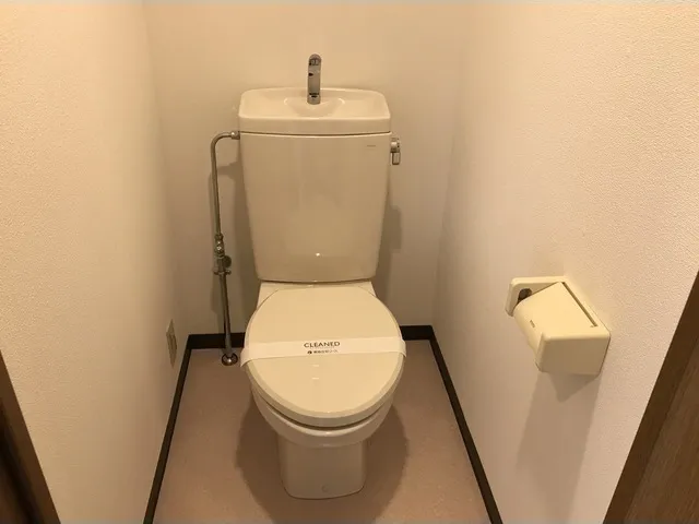 Patio Sangenjaya - Interior - ["Toilet", "Toilet seat", "Plumbing fixture"]