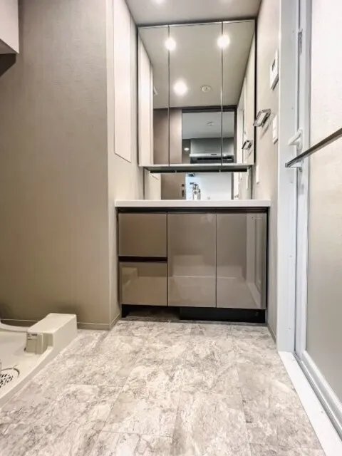 Royal Parks Ariake - Interior - ["Flooring", "Floor", "Interior design"]