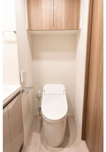 Comforia Liv Itabashi - Interior - ["Toilet seat", "Plumbing fixture", "Flooring"]