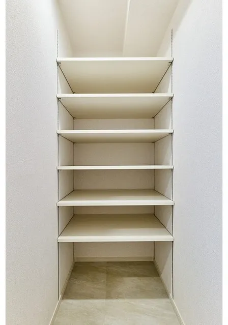 Due Oku - Interior - ["Shelving", "Wood", "Shelf"]