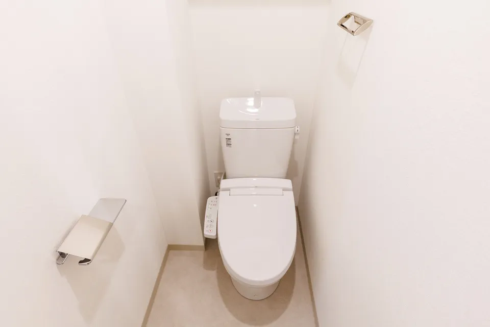 Hmlet Kinshicho II - Interior - ["Toilet seat", "Toilet", "Plumbing fixture"]