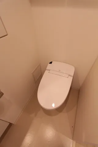 Proud Flat Yoyogi Hachiman - Interior - ["Toilet seat", "Toilet", "Flooring"]
